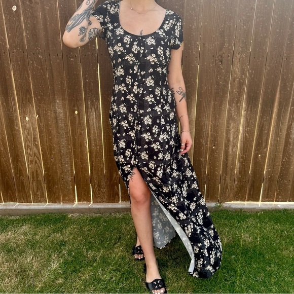 MINKPINK Dresses & Skirts - 🖤 MinkPink Floral Maxi Dress 🖤